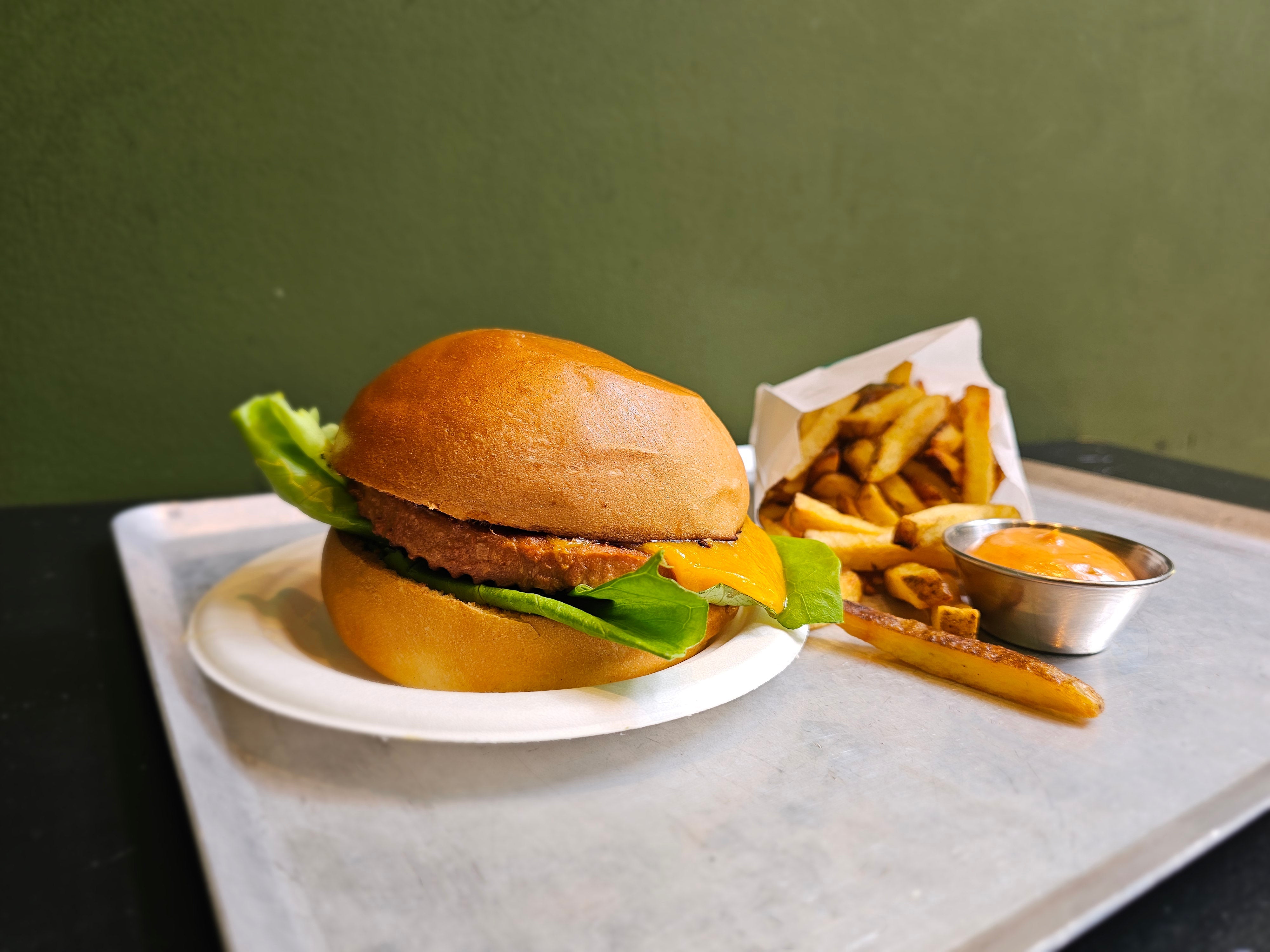 Classic No Meat Cheeseburger Bikette